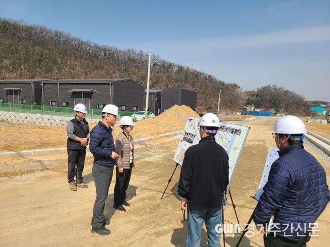  파주시는 지난 1일과 2일 관내 15곳의 도로공사 현장에 대한 점검에 나섰다.