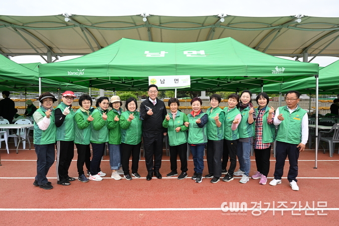  강수현 양주시장이 지난 22일 관내 백석생활체육공원에서 양주시새마을회(회장 권중진)가 주관한 ‘제14회 새마을의 날 기념행사’에 참석했다.