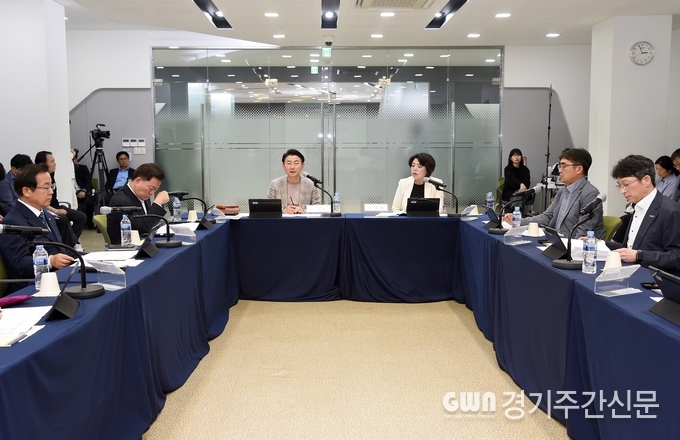  김동근 시장이 5월 10일 기아오토랜드에서 ‘개발제한구역 정책발전 경기도 시장‧군수 협의회 제16차 정기총회’를 진행하고 있다.