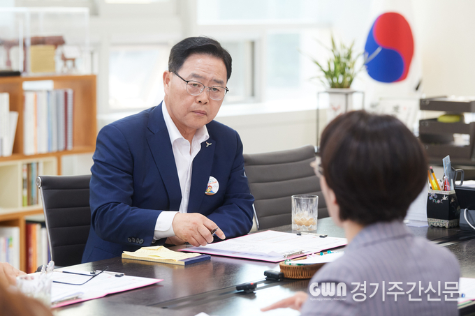  강수현 양주시장이 지난 22일 시청 시장실에서 경기도교육청과 함께 양주형 유보통합의 선도적인 안착을 위해 마련한 간담회에 참석하고 교육발전특구 협력을 강화하기로 했다.