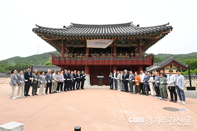  양주시가 지난 25일 양주관아지 일원에서 열린 ‘양주목 한마당 큰잔치’의 많은 관람객의 발길이 이어지며 대성황을 이뤘다고 밝혔다.