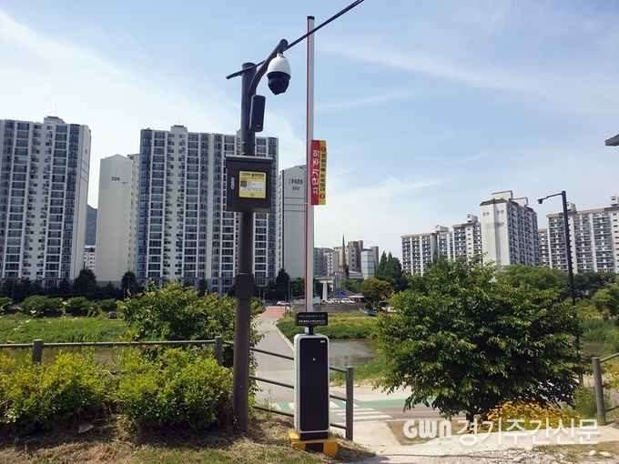  의정부시는 중랑천 진출입로에 설치한 사물인터넷(IoT) 기반 ‘스마트 안전 게이트’에 대한 일제 점검을 5월 30일부터 2주간 실시한다. / 사진제공=의정부시