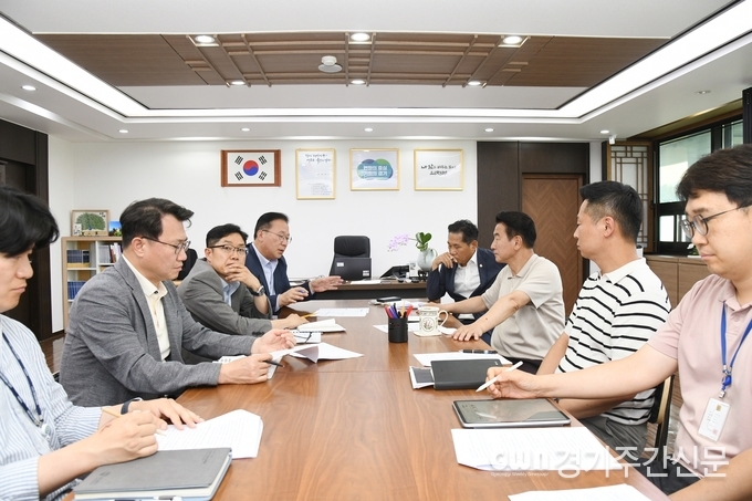  김동근 의정부시장이 6월 12일 ‘복합문화융합단지 지원 특별대책추진단(TF)’ 1차 회의를 진행하고 있다. / 사진=의정부시제공