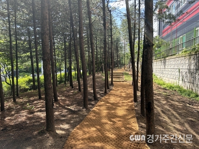  의정부시는 용현산업단지 인근 녹지대에 산책길을 조성했다고 18일 밝혔다. / 사진=의정부시제공