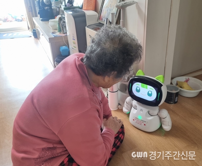  파주시는 경기도 공모사업인 ‘인공지능(AI) 로봇 활용 어르신 건강관리사업’에 선정되어 도비 1억 9,200만 원을 확보했다. / 사진=파주시제공