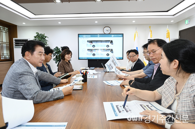  김동근 시장이 7월 23일 제11차 교통정책 전략회의를 진행하고 있다. / 사진=의정부시제공