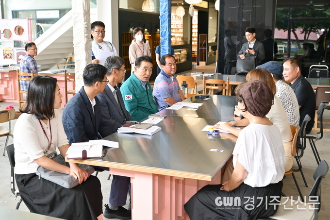 백영현 포천시장은 지난 30일 소흘읍 소재 솜씨가치(대표 강형석)에 방문해 기업애로 청취 및 해소에 나섰다. / 사진=포천시제공