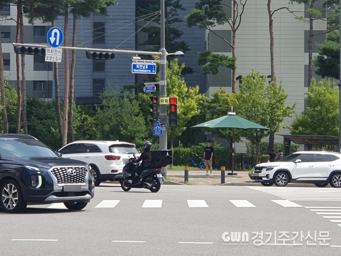  양주시는 옥정 중삼상가 교차로에서 관내 처음으로 ‘보행적색신호 잔여시간 표시장치’를 도입했다. / 사진=양주시