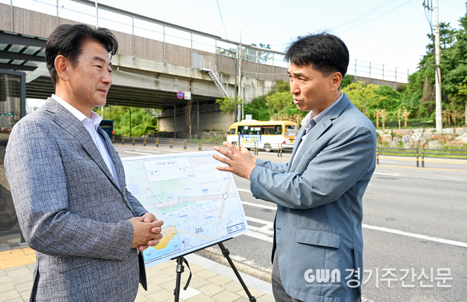  김동근 의정부시장이 최근 민락 톨게이트(TG) 현장을 방문해 현황을 점검하고 있다. / 사진=의정부시