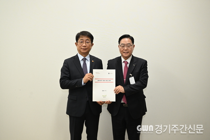 강수현 양주시장이 지난 11월 28일 국회를 방문해 박상우 국토부장관과 면담하며 ▲양주광석 택지개발사업, ▲양주시 공동형 종합장사시설 하이패스 전용 IC 신설 등 주요 현안 사업에 대한 적극적인 지원을 요청했다. / 사진=양주시<br>