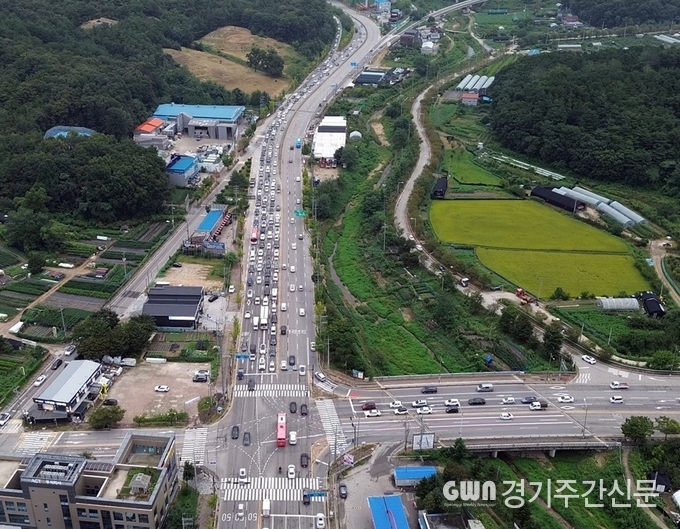  의정부시는 의정부성모병원 앞 교차로에 차로를 추가 확보해 교통 소통을 개선한다고 15일 밝혔다. / 사진=의정부시<br>