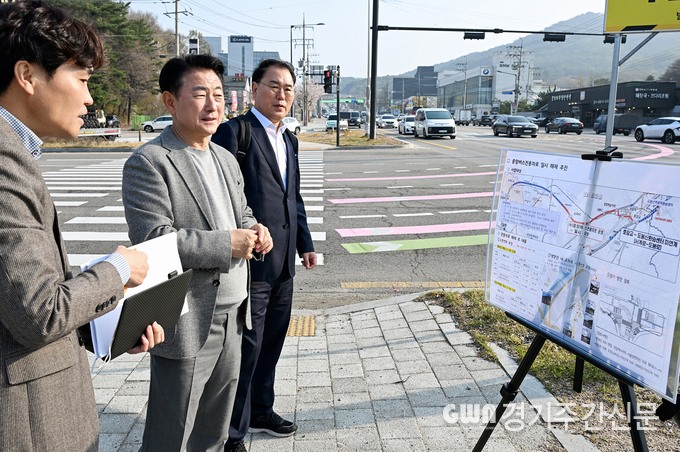  김동근 의정부시장이 4월 16일 신평화로 중앙버스전용차로 일시 해제 현장을 점검하고 있다. / 사진=의정부시
