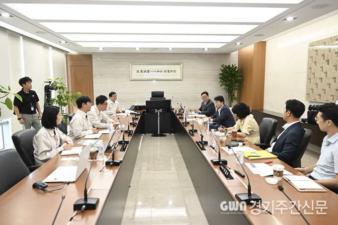  양주시는 지난 21일 구교운 대방건설 회장과 만나 옥정지구 내 복합쇼핑몰 건립을 위한 협력과 지원을 약속하며 대방건설의 적극적인 협조를 요청했다. / 사진=양주시<br>