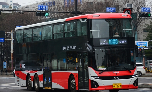  고양특례시는 도로교통법 시행령 개정에 따른 광역버스 입석 금지 조치(2023년 12월 20일 시행)로 극심한 출근길 혼잡 문제가 발생하자 선제적이고 유연한 대책으로 '시민 교통권 보호'에 앞장서고 있다. / 사진=고양시