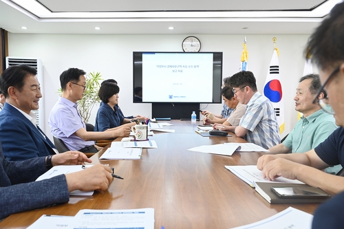  의정부시는 8월 21일 시장실에서 경제자유구역 후보지의 핵심전략산업군 분석 및 발전계획을 주제로 전략회의를 진행했다. / 사진=의정부시<br>